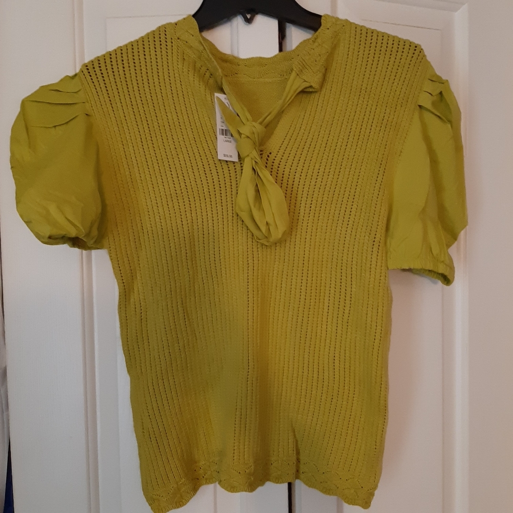 Green puff sleeve tie back sweater. - Picture 2 of 6